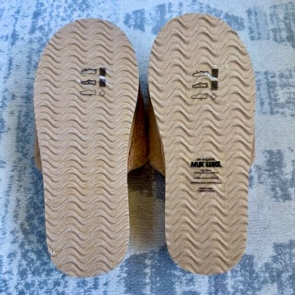 Muk Luks Kirstey Tan Fuzzy Platform Slippers NWOT - Picture 9 of 11